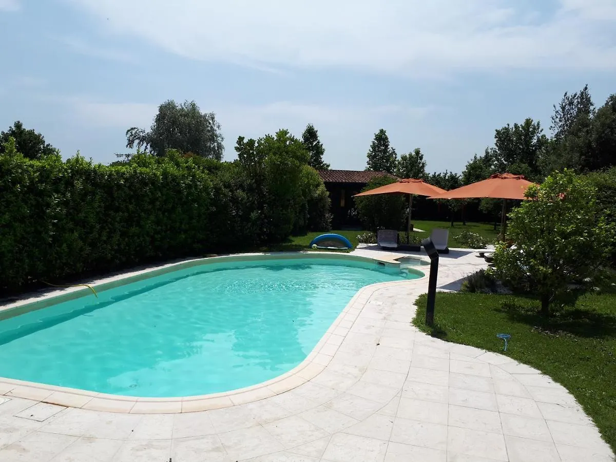 Two Elegant Depandance Villa Conscio